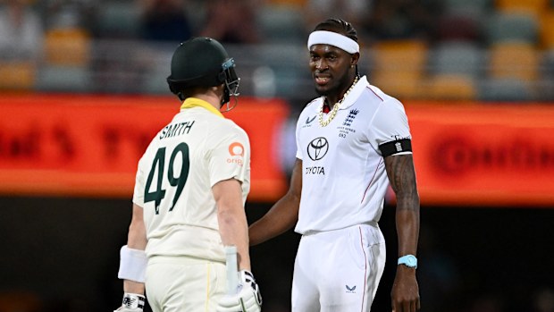El inglés Jofra Archer y el capitán australiano Steve Smith también intercambiaron palabras. 