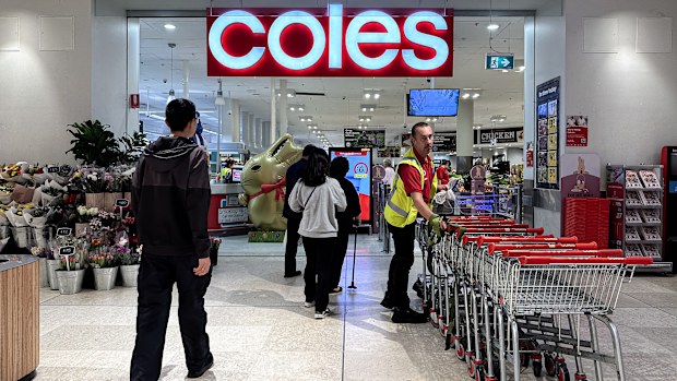 Australian shoppers are slashing $315 off their yearly grocery bill by purchasing fresh food that is close to the expiration date.