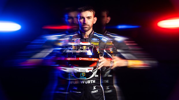 Broc Feeney, 2026 Supercars Şampiyonası Sezonu öncesinde poz veriyor.