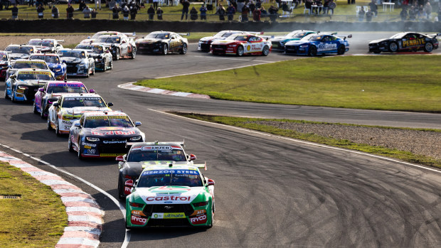 Thomas Randle'as #55 Castrol Racing Ford Mustang GT vairuotojas per Ned Whisky Tasmania Supersprint, 2024 Supercars Championship Series dalį Symmons Plains Raceway, 2024 m. rugpjūčio 18 d. Lonceston, Australijoje. (Nuotrauka Daniel Kalisz / Getty Images)