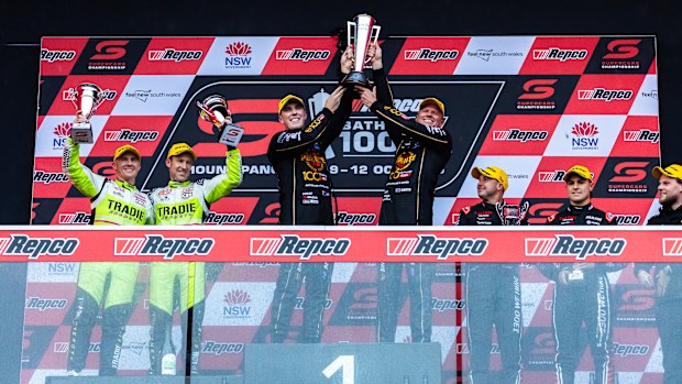 Matt Payne y Garth Tanter subieron al escalón más alto del podio de la Bathurst 1000 de 2025. 