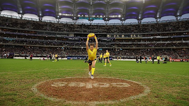AFL Field Umpire, Robert Findlay practices a centre bounce