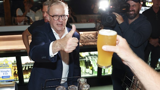Prime Minister Anthony Albanese meets with patrons during a visit to the Gage Roads Freo Brewery