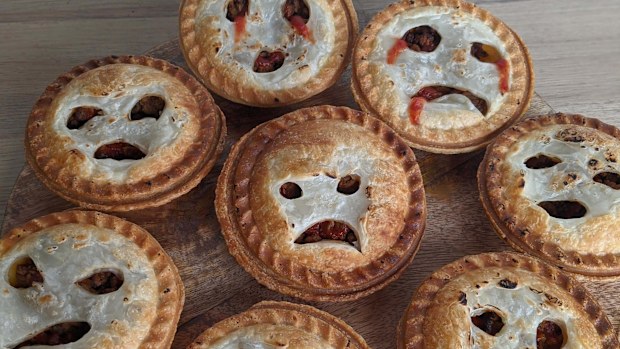 Moaning meat pies