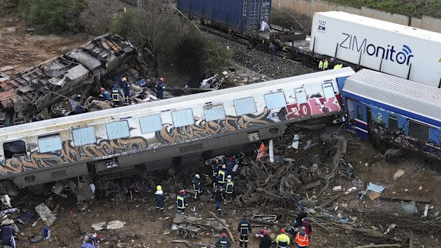 train crash greece tempe
