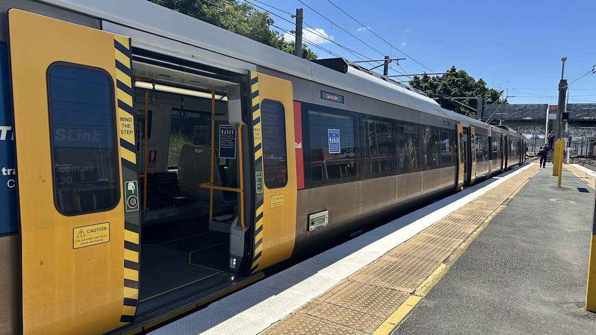 Rolling track closures across train lines in Queensland's south-east ...