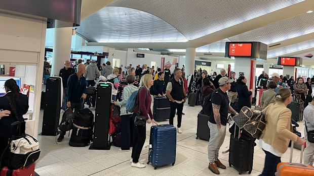 Perth Airport flights grounded after major refueling issue