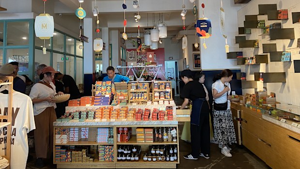 Billed as the "ultimate bean-to-bar experience", visitors have the opportunity to watch the chocolate makers at work through the windows of the flagship Saigon store.