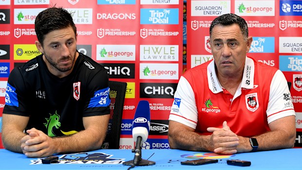 Dragons coach Shane Flanagan has convinced Ben Hunt to stay put.