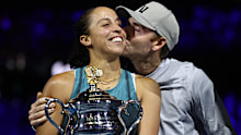 MELBOURNE, AUSTRALIA - JANUARY 25: Madison Keys of the United States is kissed by her coach and husband Bjorn Fratangelo after the Women's Singles Trophy Presentation following the Women's Singles Final against Aryna Sabalenka during day 14 of the 2025 Australian Open at Melbourne Park on January 25, 2025 in Melbourne, Australia. (Photo by Cameron Spencer/Getty Images)