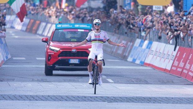 Tadej Pogacar wins Il Lombardia 2025 for the fifth time.