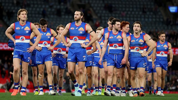 The Bulldogs look dejected.