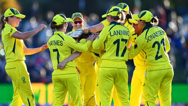 Australia celebrate the wicket of Danielle Wyatt of England during the 2022 ICC Women's Cricket World Cup Final.