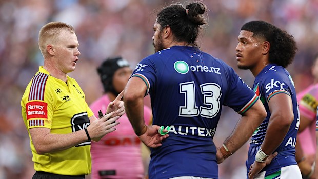 Referee Todd Smith talks to Tohu Harris of the Warriors and Demitric Sifakula.