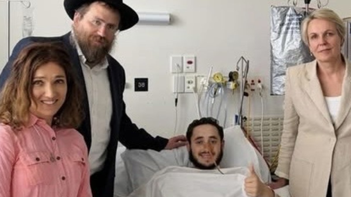 'Hero' Texan rabbi smiles from hospital bed after Bondi attack