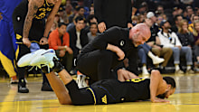 Steph Curry reacts after his injury. 