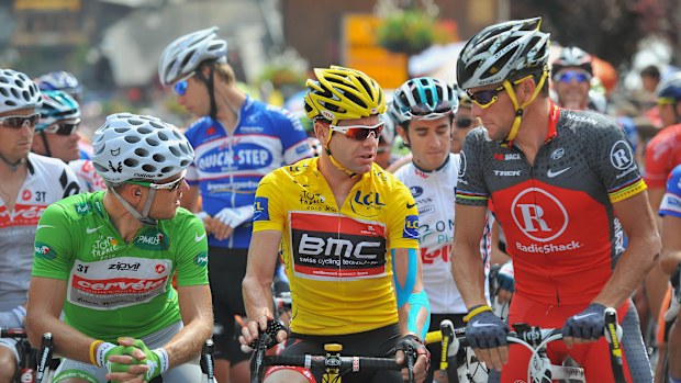 Lance Armstrong and Cadel Evans catch before the stage. 