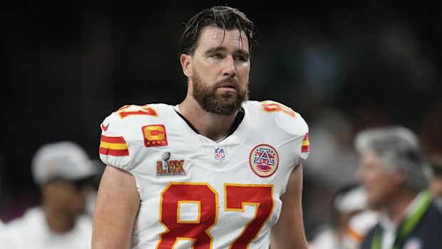 A dejected Kansas City Chiefs tight end Travis Kelce (87) walks off the field at the halftime break during the NFL Super Bowl 59 football game against the Philadelphia Eagles, Sunday, Feb. 9, 2025, in New Orleans. (AP Photo/Abbie Parr)
