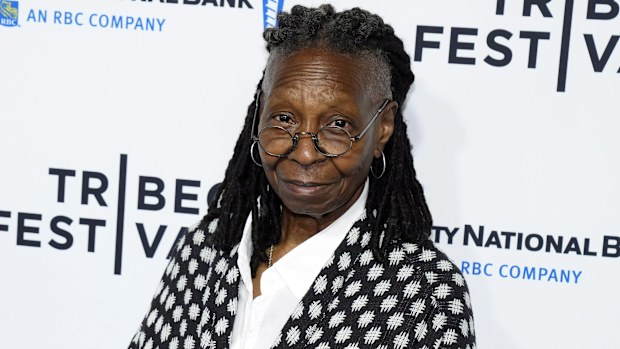 Whoopi Goldberg, New York'taki Tribeca Festivali açılış gecesi Billy Joel: And So It Goes filminin prömiyerinde.
