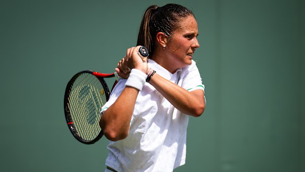 Daria Kasatkina in action against Emiliana Arangoat Wimbledon.