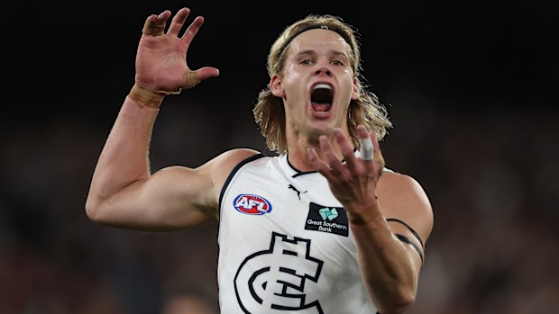 MELBOURNE, AUSTRALIA - SEPTEMBER 15: Tom De Koning of the Blues celebrates after scoring a goal during the AFL First Semi Final match between Melbourne Demons and Carlton Blues at Melbourne Cricket Ground, on September 15, 2023, in Melbourne, Australia. (Photo by Robert Cianflone/Getty Images)