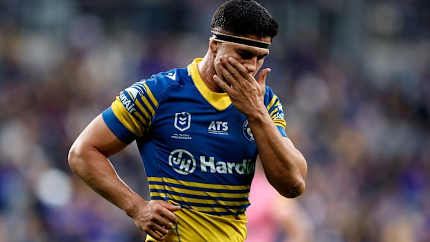 Dylan Brown em ação pelos Eels contra os Panteras na 19ª rodada.