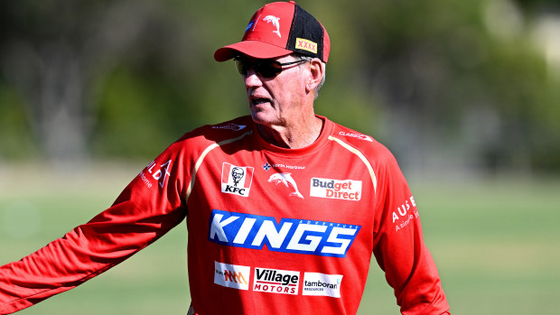 BRISBANE, AUSTRALIA - FEBRUARY 03: Coach Wayne Bennett gives directions during a Dolphins NRL training session at Kayo Stadium on February 03, 2023 in Brisbane, Australia. (Photo by Bradley Kanaris/Getty Images)