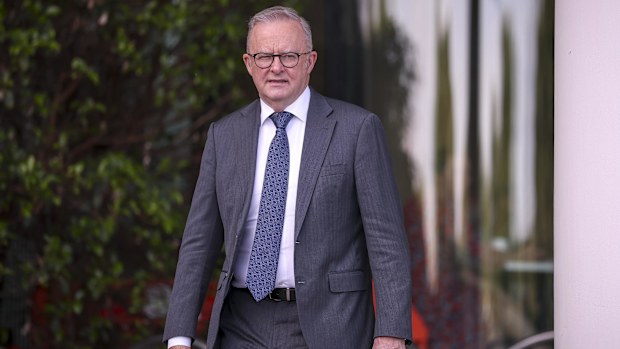 Prime Minister Anthony Albanese pays a visit to the Royal Children Hospital and speakds to some staff there. 17 February 2026. Photo: Eddie Jim.
