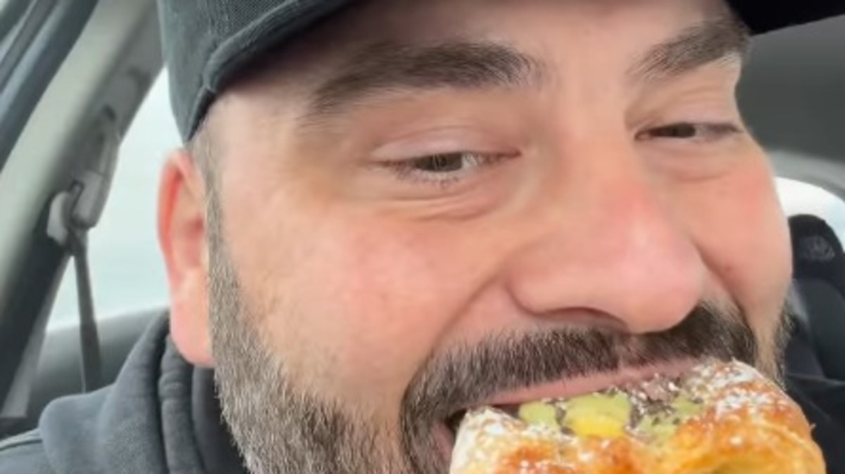 Nectorious Papi: How food blogger turned eating in his car into a ...