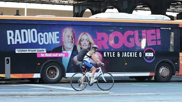 A bus in Melbourne advertising promoting the Kyle & Jackie O show on KIIS FM.