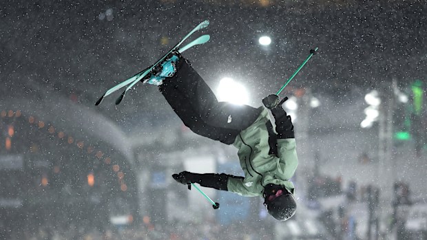 ASPEN, COLORADO - 23 DE ENERO: Indra Brown de Australia compite en el SuperPipe de esquí femenino durante el primer día de los Aspen X Games 2026 en la estación de esquí Buttermilk el 23 de enero de 2026 en Aspen, Colorado. (Foto de Michael Reaves/Getty Images)