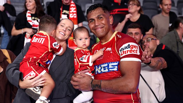 SYDNEY, AUSTRALIA - MARCH 07: Daniel Saifiti of the Dolphins poses for a photo with his family after the round one NRL match between the Dolphins and South Sydney Rabbitohs at CommBank Stadium on March 07, 2025, in Sydney, Australia. (Photo by Jason McCawley/Getty Images)