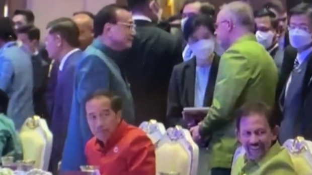 Prime Minister Anthony Albanese meets with Premier Li Keqiang at the ASEAN summit.
