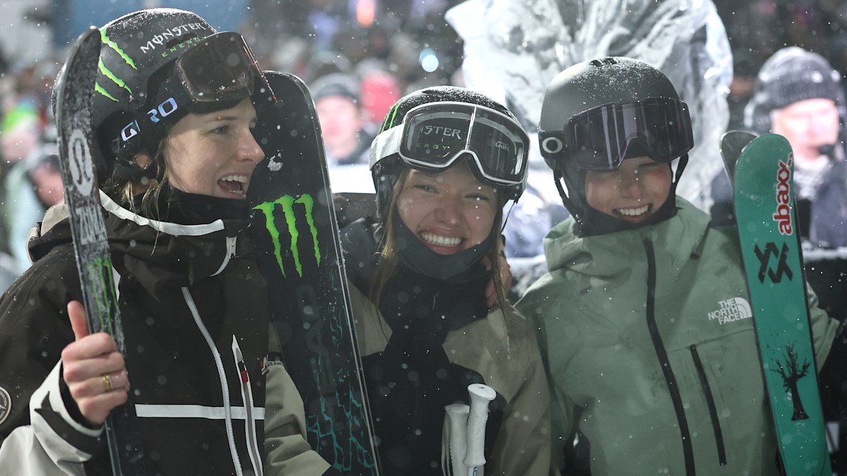 Olympische Winterspelen 2026: Wie is Indra Brown | Olympische legende Cassie Sharpe begeleidt haar toekomstige rivalen. Het was de 12-jarige Indra Brown