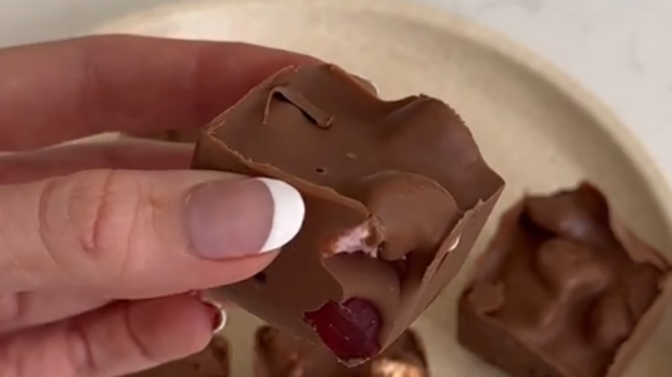 Clever rocky road trick that eliminates the 'worst' step TikTok video by Bec Hardgrave 