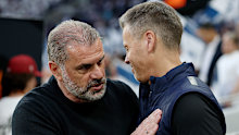 Ange Postecoglou embraces Bodo/Glimt head coach Kjetil Knutsen. 