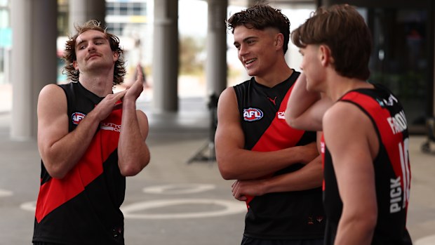 Tyson Sharp, Sullivan Robbie y Jacob Farrow, reclutas de Essendon.
