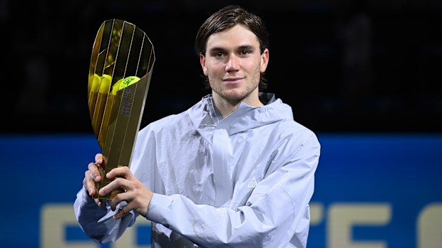 Jack Draper of Great Britain poses with his trophy after winning the final of the Erste Bank Open 2024 at Wiener Stadthalle.