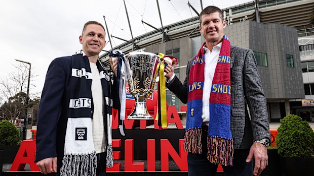 Joel Sellwood e Jonathan Brown quando anunciados pelos apresentadores na Copa da Premiership de 2025 