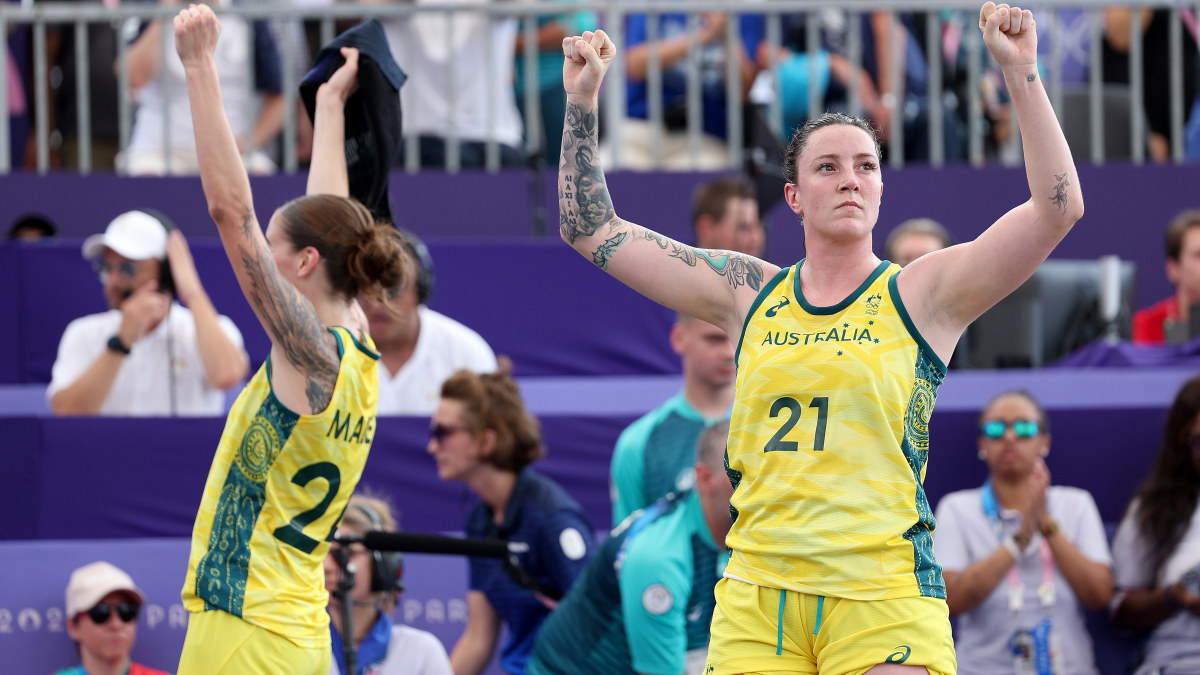 Aussie basketballers dominate with three wins in hours