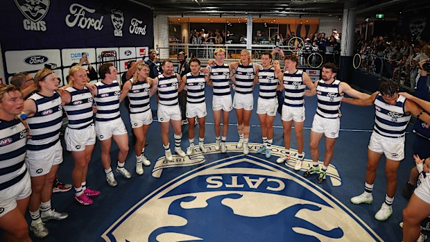 Geelong celebrate their victory at home. 