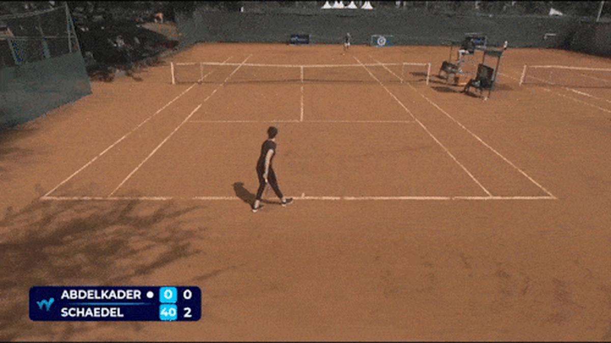 Video van Hajar Abdelkader, wildcard-virale reactie op Keniaans toernooi, slechtste professionele debuut ooit