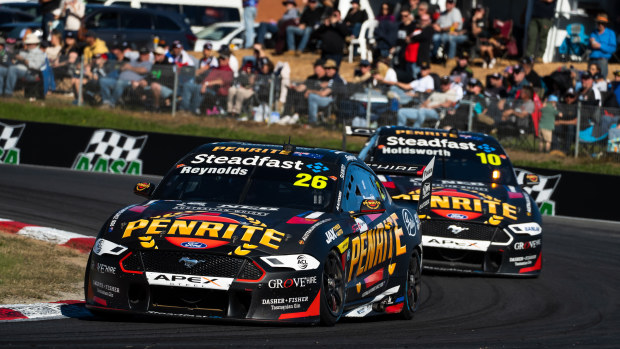 David Reynolds is chased by teammate Lee Holdsworth at Winton. (Photo by Daniel Kalisz/Getty Images)
