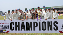 Australia's team members pose with the Warn-Muralitharan trophy at the end of second test cricket match between Sri Lanka and Australia in Galle, Sri Lanka, Sunday, Feb. 9, 2025. (AP Photo/Eranga Jayawardena)