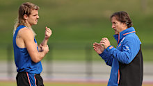 Bailey Smith and Luke Beveridge during the 2023 pre season.