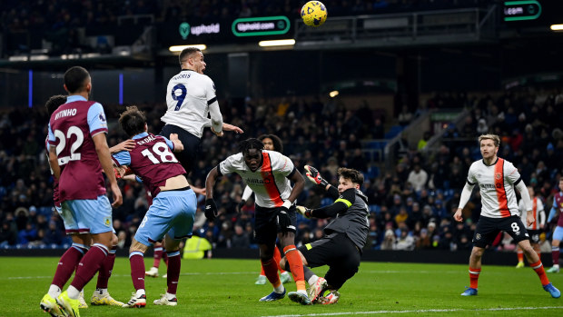Carlton Morris of Luton Town scores his team's first goal during the Premier League match between Burnley FC and Luton Town at Turf Moor on January 12, 2024 in Burnley, England. (Photo by Gareth Copley/Getty Images)