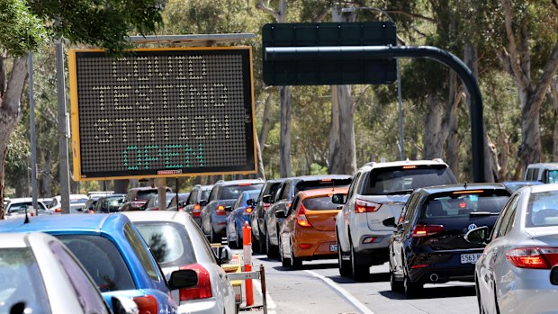 Cars queue for the COVID-19 testing facility at Victoria Park, just outside the Adelaide CBD on November 16, 2020 in Adelaide, Australia. South Australia is on alert following 17 new coronavirus cases. The new community cases have been linked to a COVID-19 cluster in Adelaide's northern suburbs. (Photo by Kelly Barnes/Getty Images)