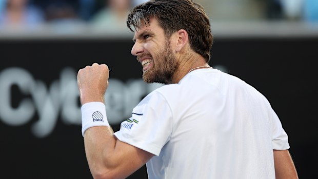 Cameron Norrie, Avustralya Açık'ta bir puanı kutluyor.