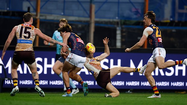 Nick Watson of the Hawks and Jordon Butts of the Crows collide.