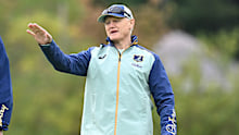 Joe Schmidt gives instruction during training in Urayasu.